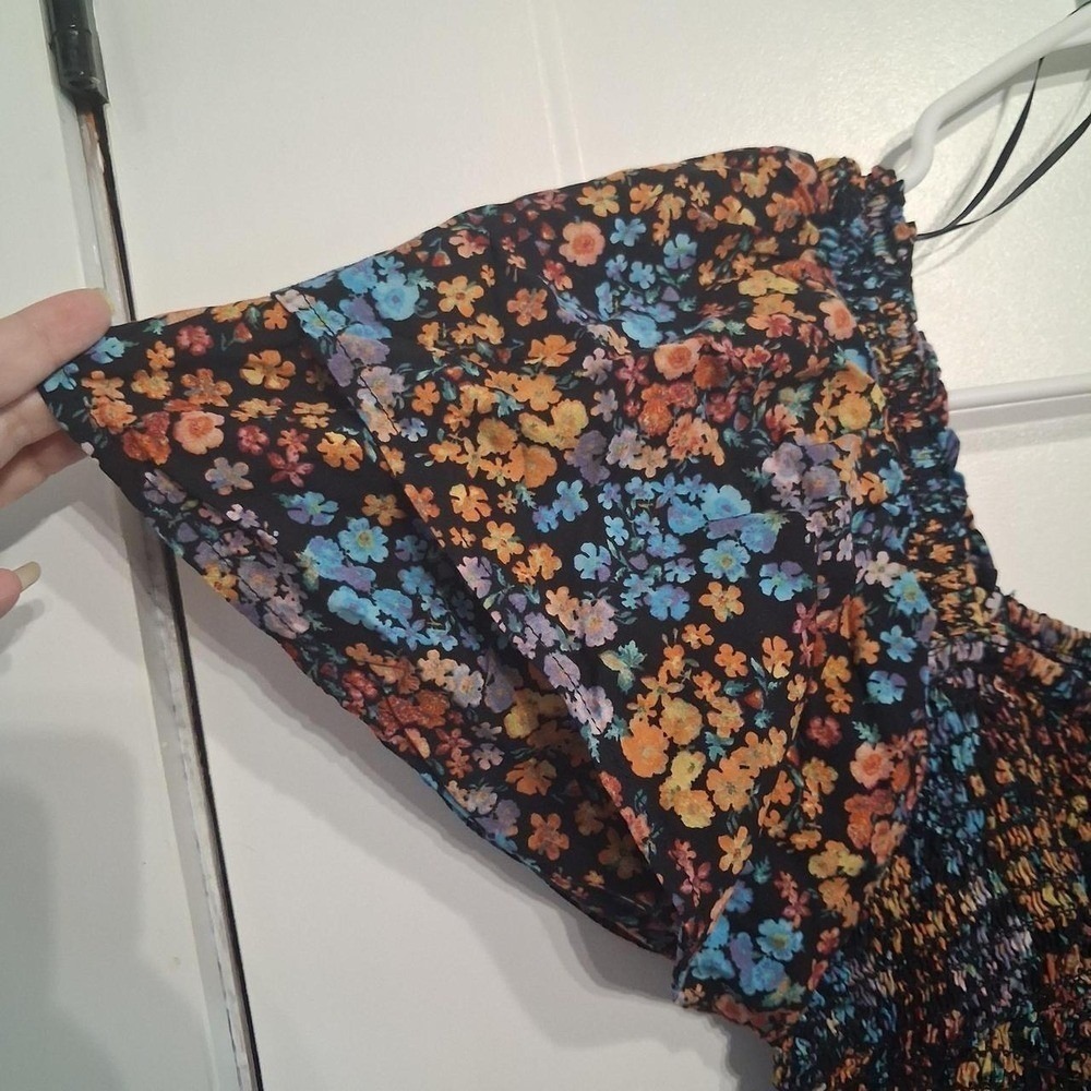 Size L a.n.a Smocked Floral Midi Dress with Puff Sleeves - Picture 6 of 7
